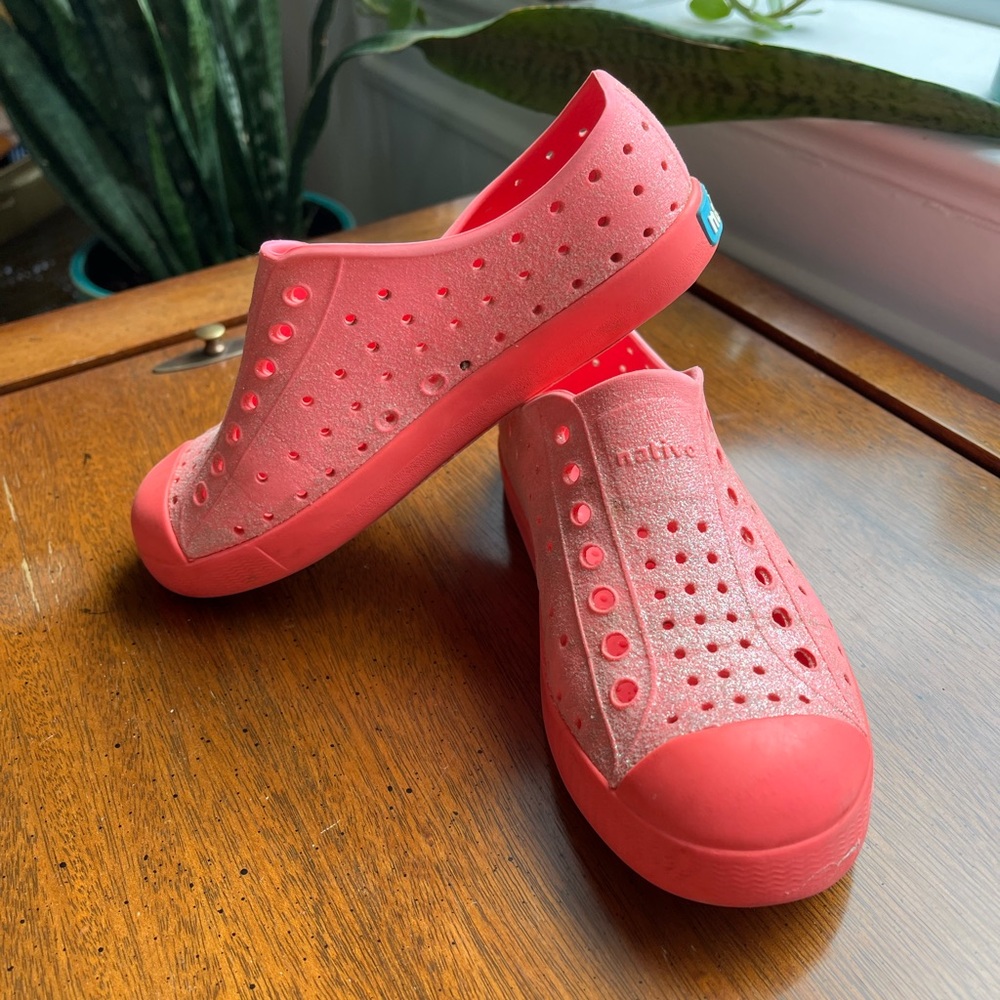 Pink sparkle Girls Native Jefferson shoes